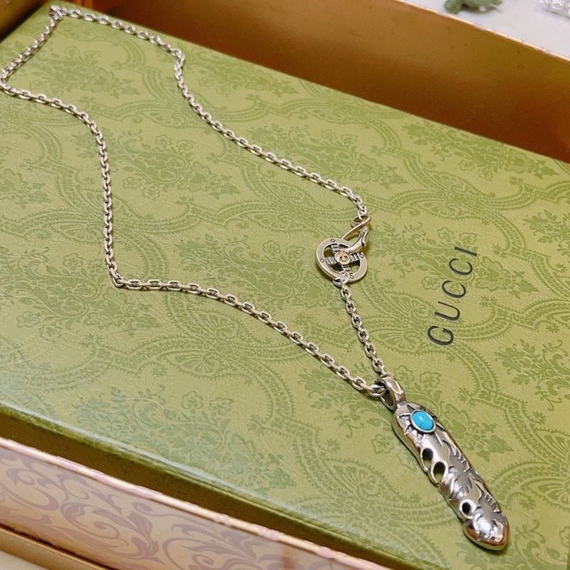 G*u*i necklaces